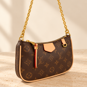 Louis Vuitton – Sac baguette marron avec chaîne dorée